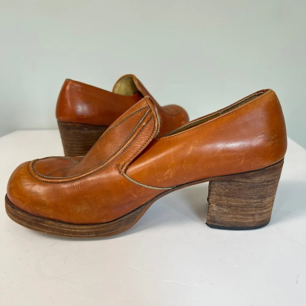 VTG 70s  Hippie Platform Loafers Size 9 Tan Leather Block Heel Argentina Verde